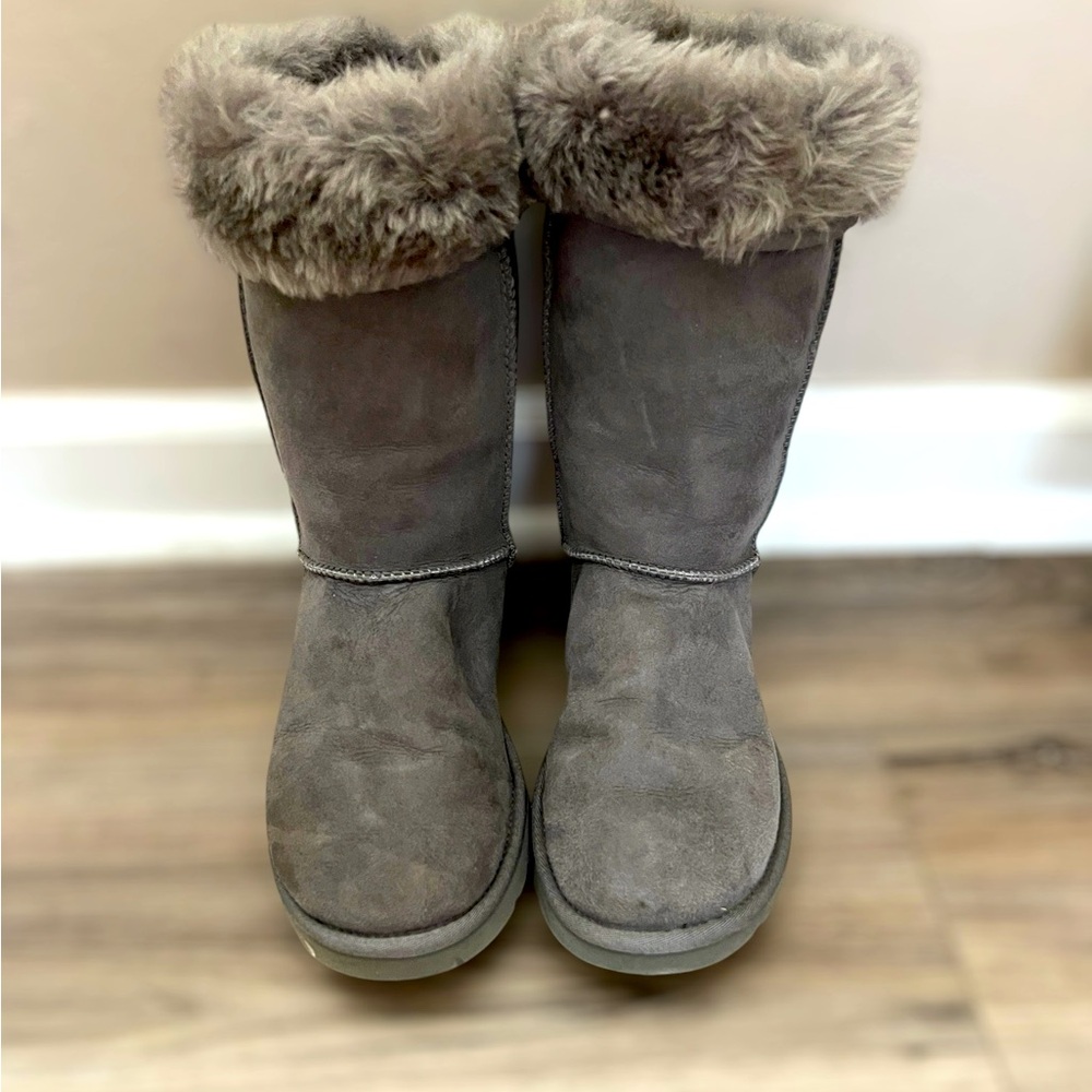 Women’s UGG Tall Classic Grey, Size 8